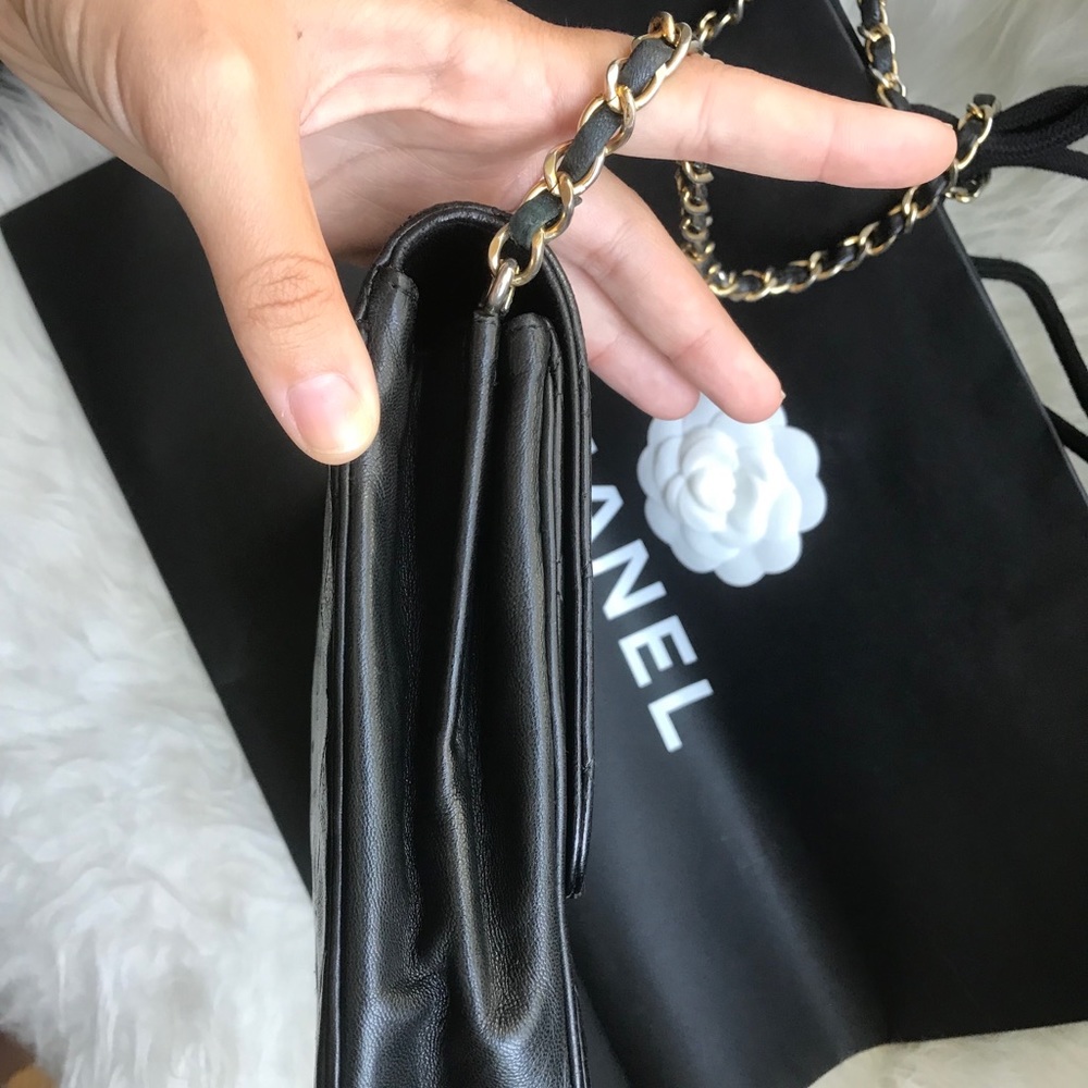 Authentic CHANEL Lambskin Black CC bag - Picture 5 of 8